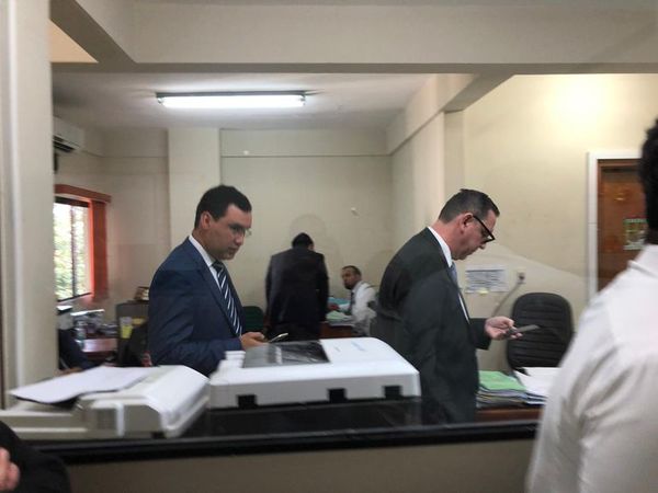 Zacarías se presenta con un “batallón” de abogados en su audiencia - Nacionales - ABC Color