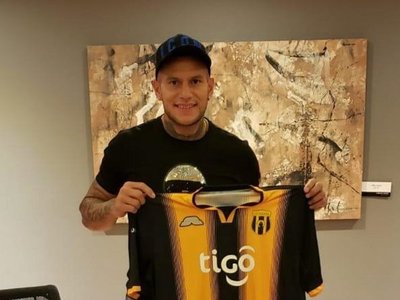 Guaraní presenta a Raúl Bobadilla