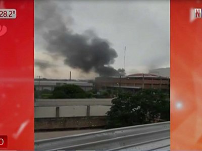 Incendio afecta a fábrica de productos de limpieza en Asunción