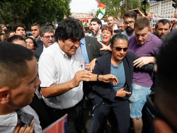 Locura por Evo Morales en su encuentro con Madres de Plaza de Mayo