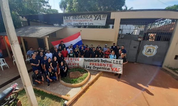 Agentes penitenciarios se manifiestan en CDE
