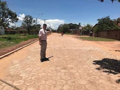 Gobernación encara trabajos de adoquinado en Bella Vista