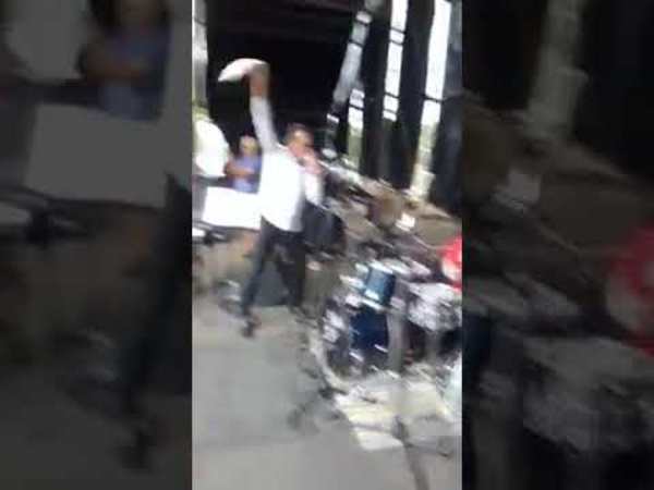Con 8 añitos se lució como baterista en el Festival del Licor
