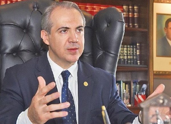 Abogado responde a empresario y niega amistad con ministro de Corte