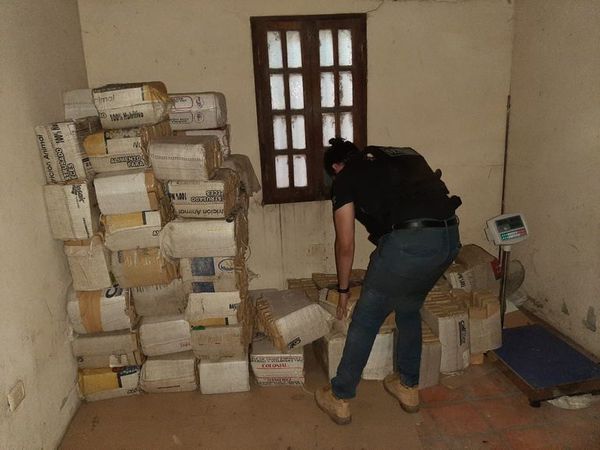 Incautan más de una tonelada de marihuana en Puerto Falcón - Nacionales - ABC Color