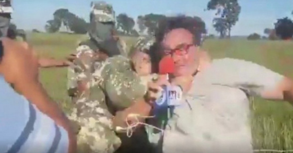 Milico agredió a periodista en vivo y en directo
