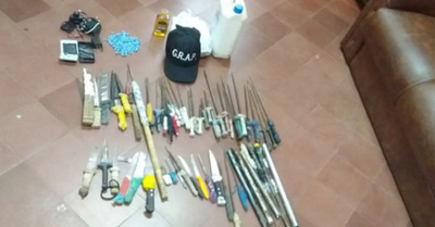 Pillan armas y drogas tras un cateo de rutina