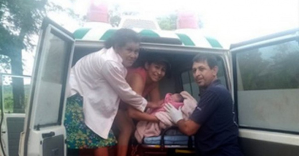 Bebe’i nació en ambulancia, ayer