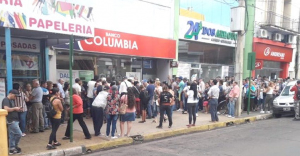Paraguayos compran a full en Posadas