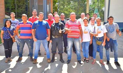 Funcionarios penitenciarios exigen el pago de haberes - Interior - ABC Color