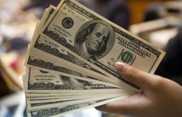 Dólar cierra con mayor calma