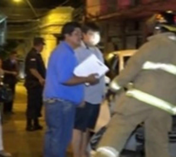 Turista cruza calle preferencial sin precaución, provocando vuelco - Paraguay.com