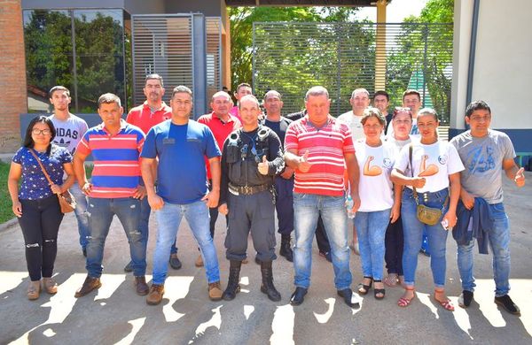 Guardiacárceles se manifiestan en Villarrica - Nacionales - ABC Color