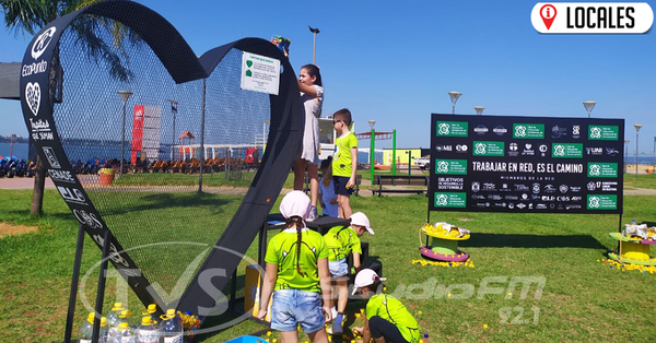 Instalan ECOPUNTO corazón en la playa San José de Encarnación