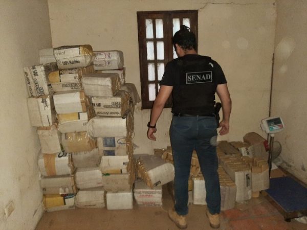 Incautan 1.075 kilos de marihuana que iban a ser destinados a Argentina