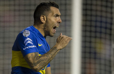 Tevez toma contacto con Riquelme y encamina su continuidad en Boca | .::Agencia IP::.