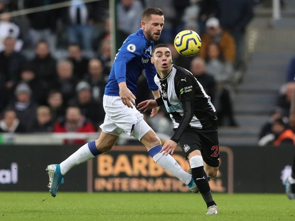 El Everton de Ancelotti supera al Newcastle de Almirón