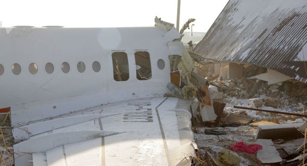 Revelan las posibles causas del accidente aéreo en Kazajistán | .::Agencia IP::.
