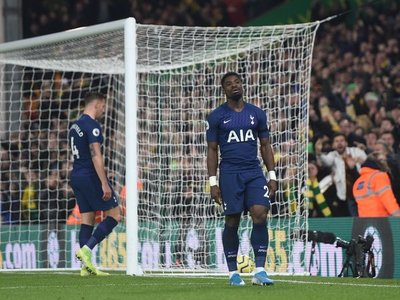 Mourinho naufraga ante el colista y el Leicester se agarra al segundo puesto