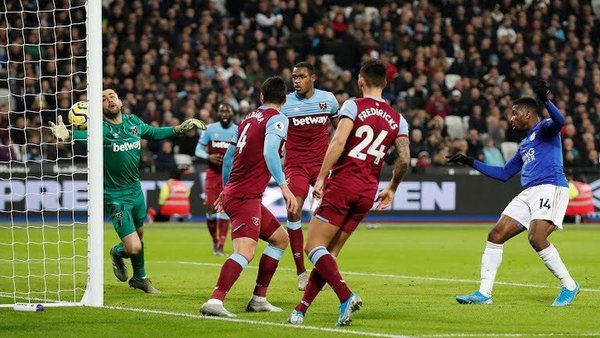 Con Balbuena, West Ham cayó ante el escolta Leicester