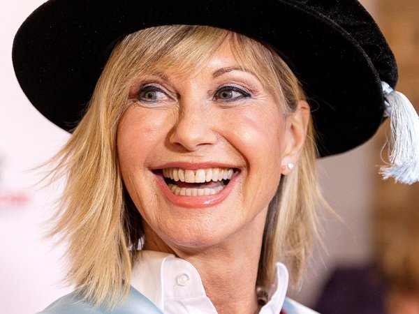 Olivia Newton-John y Sam Mendes, Dama y Caballero del Imperio Británico
