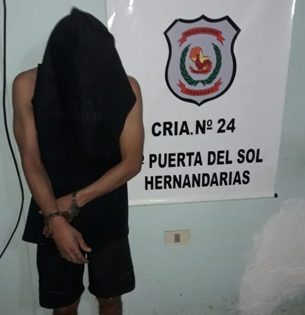 Detienen a hombre por agredir a su madre