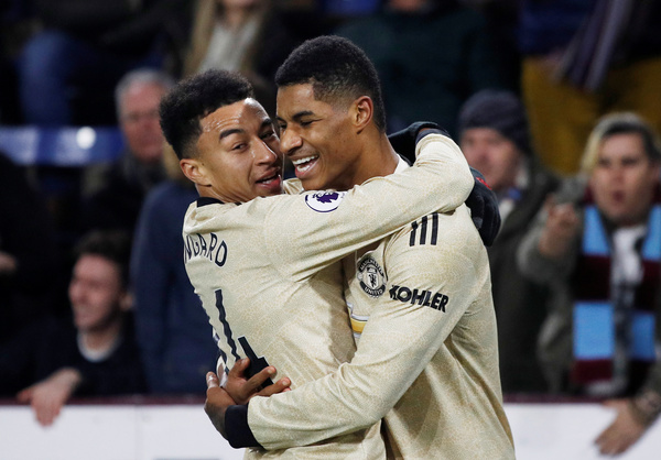 El United gana y recupera el quinto puesto en la Premier