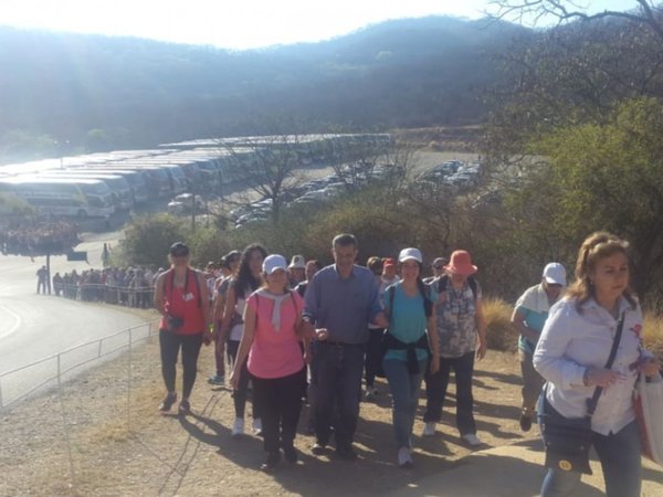 Le dijeron que no volvería a caminar, pero escaló un cerro