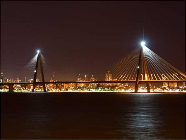 La ciudad de Encarnación brilla con ambiente festivo