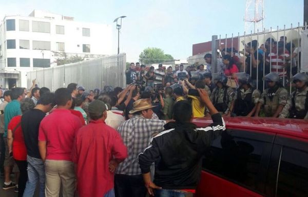 Insólita crisis en el Guairá por el cargo de gobernador - Interior - ABC Color