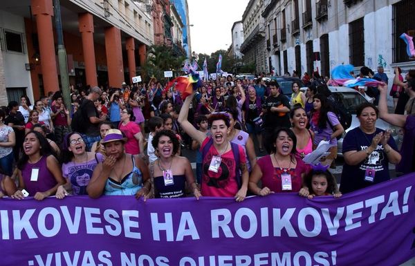 Las mujeres ganaron el derecho a salir a luchar - Sociales - ABC Color