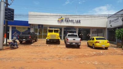 Se alzan con más de mil millones de banco sampedrano
