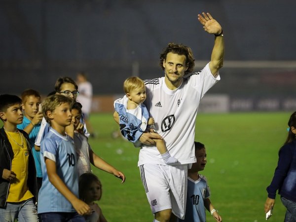 Diego Forlán tuvo su partido despedida