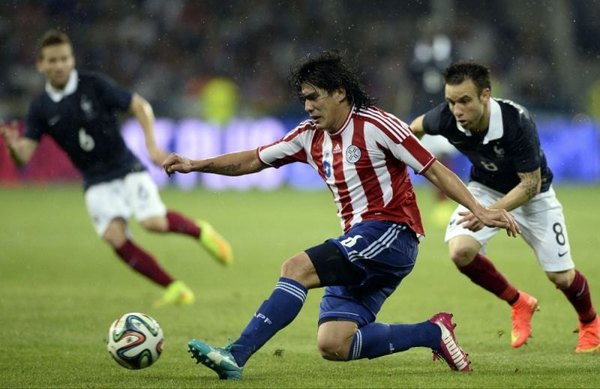 Fidencio Oviedo fue presentado en su nuevo club