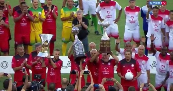 HOY / Flamengo celebra su 2019 con Zico y sus leyendas en un Maracaná repleto