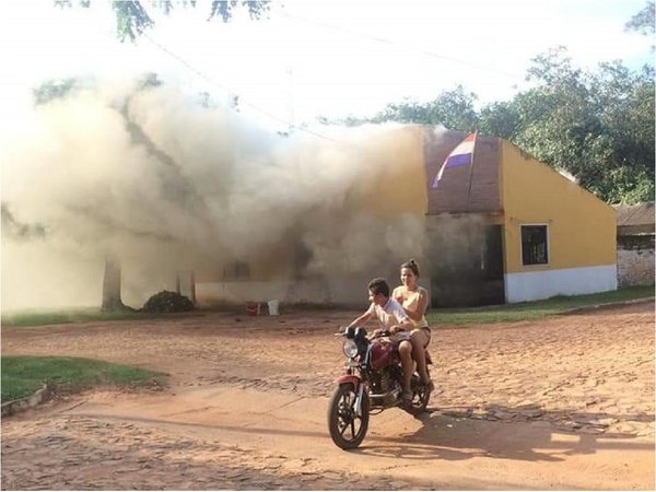 Incendio consumió parte de una comisaría en Caazapá