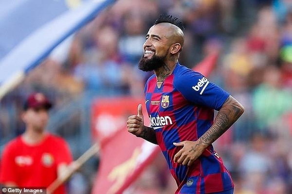HOY / Vidal reclama al Barça 2,4 millones y el club niega que le deba tal cantidad