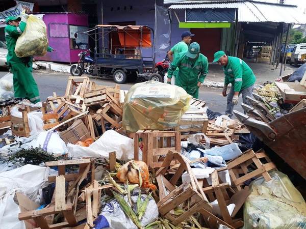 Vendedores "generan" 200 toneladas de basura en Navidad, Año Nuevo y Reyes •