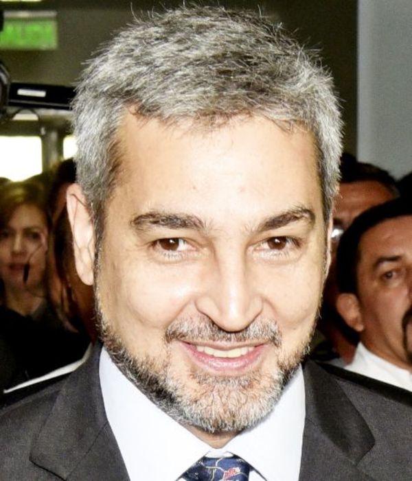 Abdo no se tomará vacaciones en enero, pero sí los ministros - Política - ABC Color