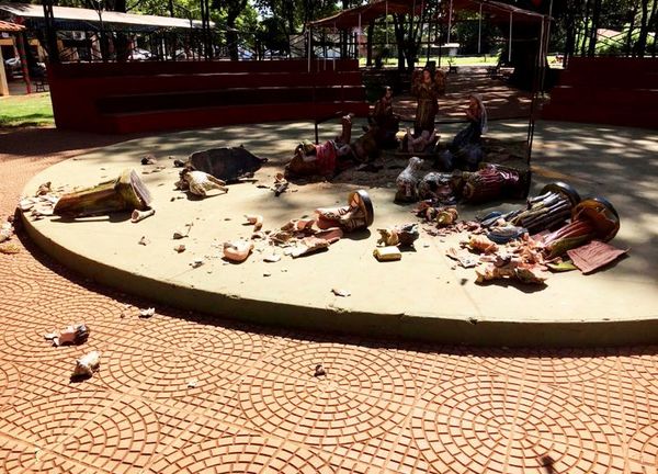 Vándalos destrozan adornos navideños - Judiciales y Policiales - ABC Color