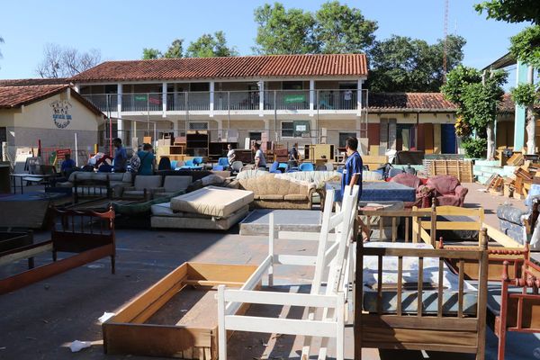 Rematan productos en feria de Corazones Abiertos