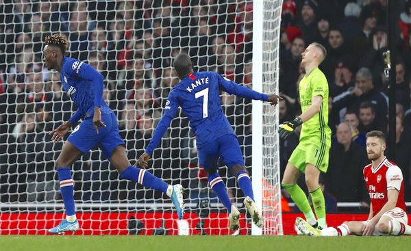 Chelsea tiñó Londres de azul