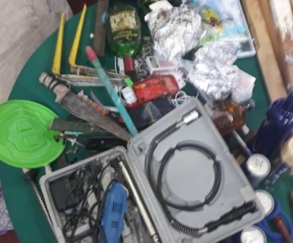 PJC: Incautan armas blancas y bebidas alcohólicas en penal