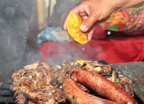 Recomiendan no excederse con las comidas durante las fiestas de Año Nuevo