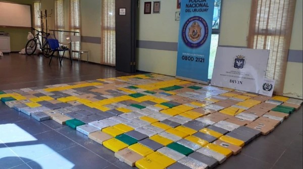 La policía uruguaya descubrió otro cargamento de 400 kilos de cocaína - ADN Paraguayo