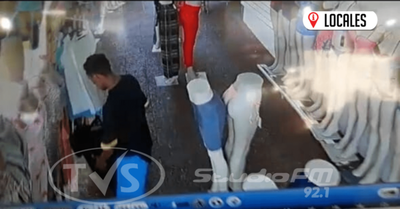 Un hombre sustrajo varias prendas de un negocio y los comercializó en Encarnación
