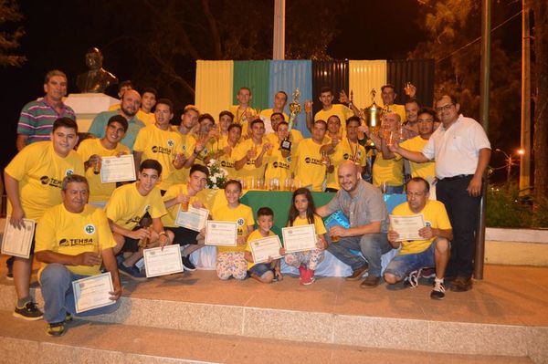 Otorgan reconocimiento a jóvenes destacados - Fútbol - ABC Color