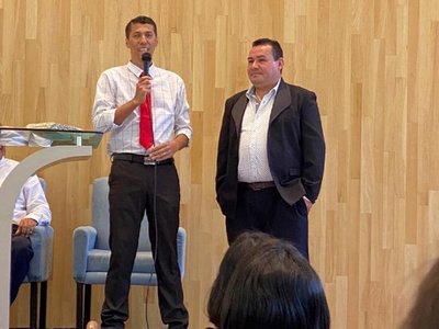Pastor agradeció a médico por salvarle la vida