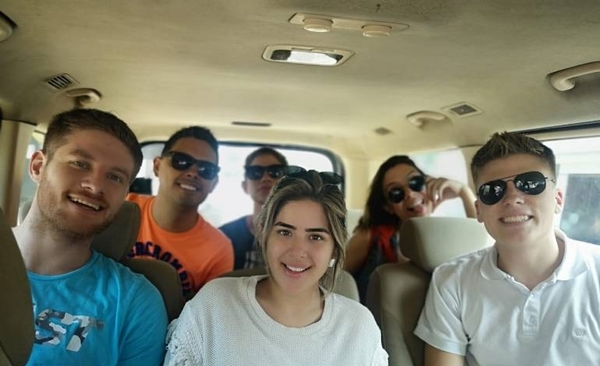 HOY / Tras percance 'Influencers' viajan rumbo a Camboriú: Agencia encontró solución en 48 horas