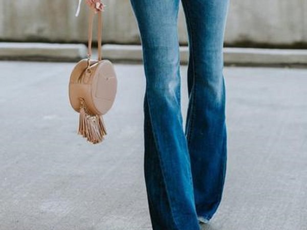 El pantalón vaquero chupín pasará y vuelve la moda de los 70